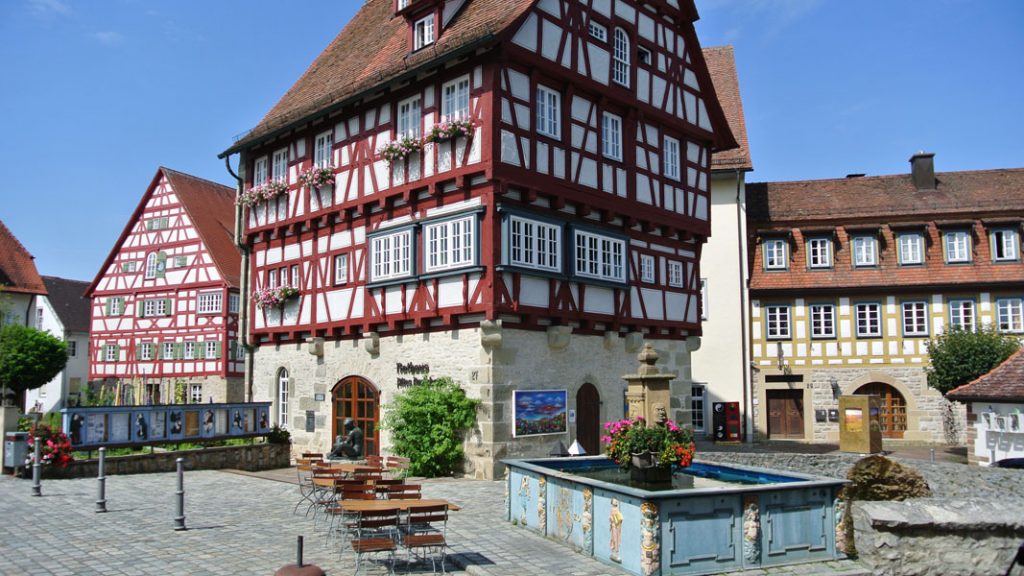 Vellberg bei Schwäbisch Hall - Altes Amtshaus - Marktbrunnen - goodstuff AlpeAdria