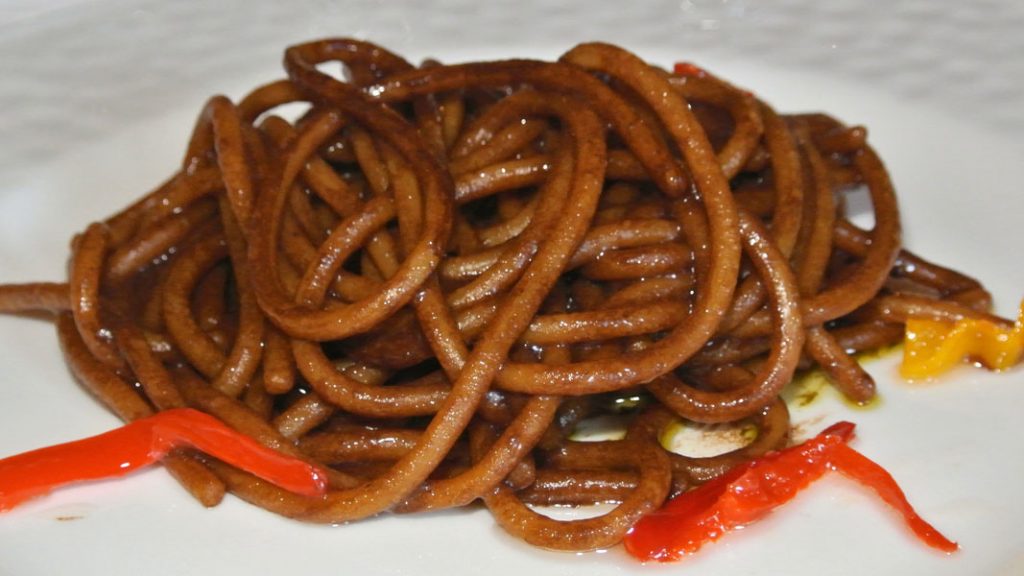 Spaghettoni alla Crema d'Aglio nero - goodstuff AlpeAdria