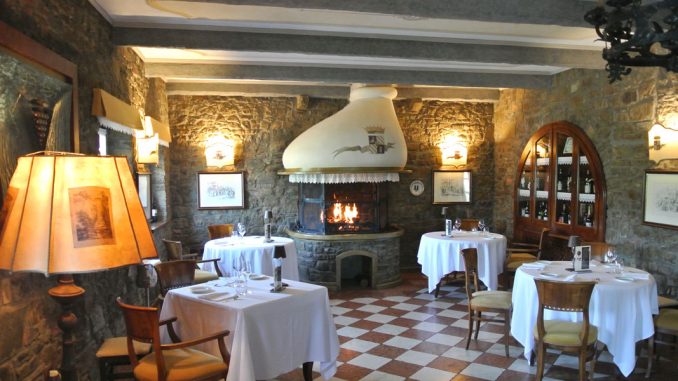 La Tavernetta al Castello - Gastraum mit Fogolar - goodstuff AlpeAdria