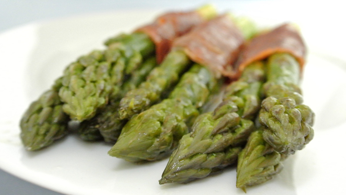 Grüner Spargel mit Prosciutto - Rezept - goodstuff AlpeAdria