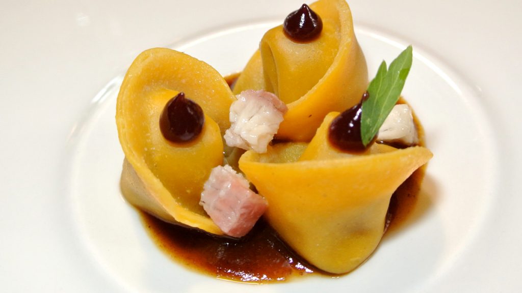 Entenravioli mit Traubensauce und Aal - goodstuff AlpeAdria