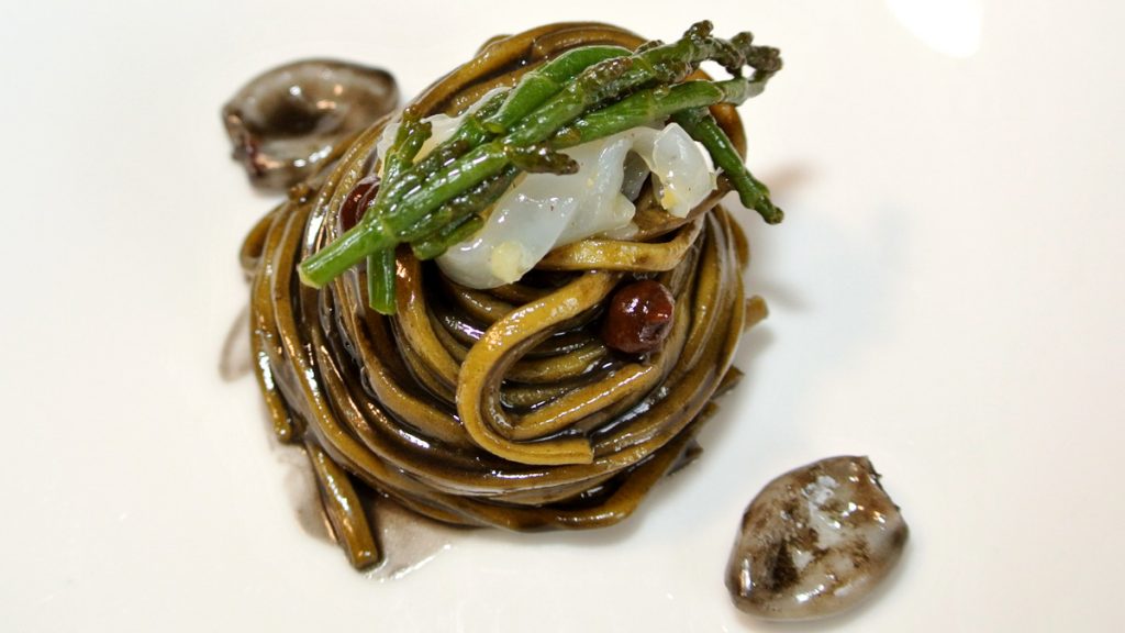 Tagliolini al Nero, Zottoli, Seppie e Salicornia - goodstuff AlpeAdria