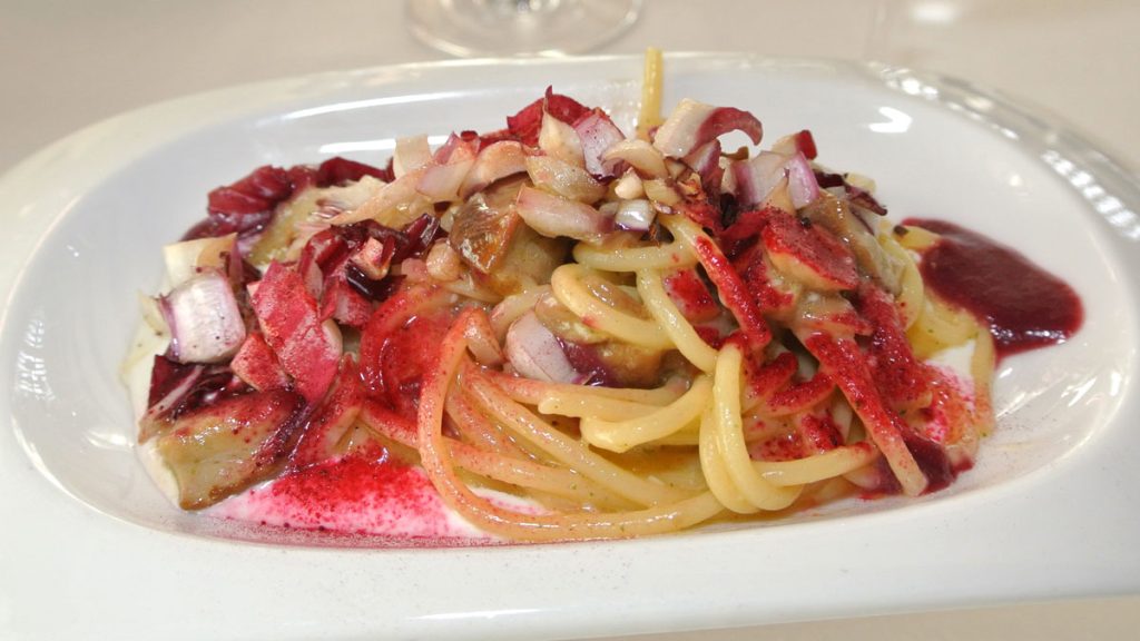 Spaghetti mit Burrata, Steinpilzen und Radicchio - goodstuff AlpeAdria