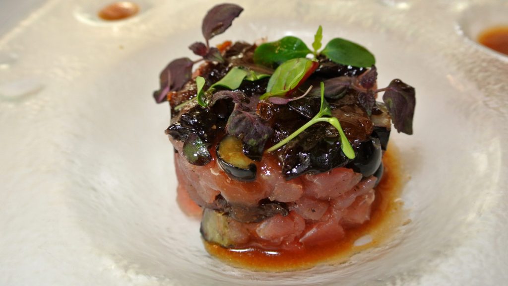 Thunfisch mit Teriyaki-Sauce und Pflaumen-Confit - goodstuff AlpeAdria