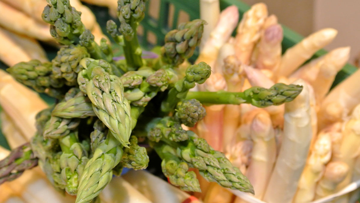 Grüner und weißer Spargel - goodstuff AlpeAdria