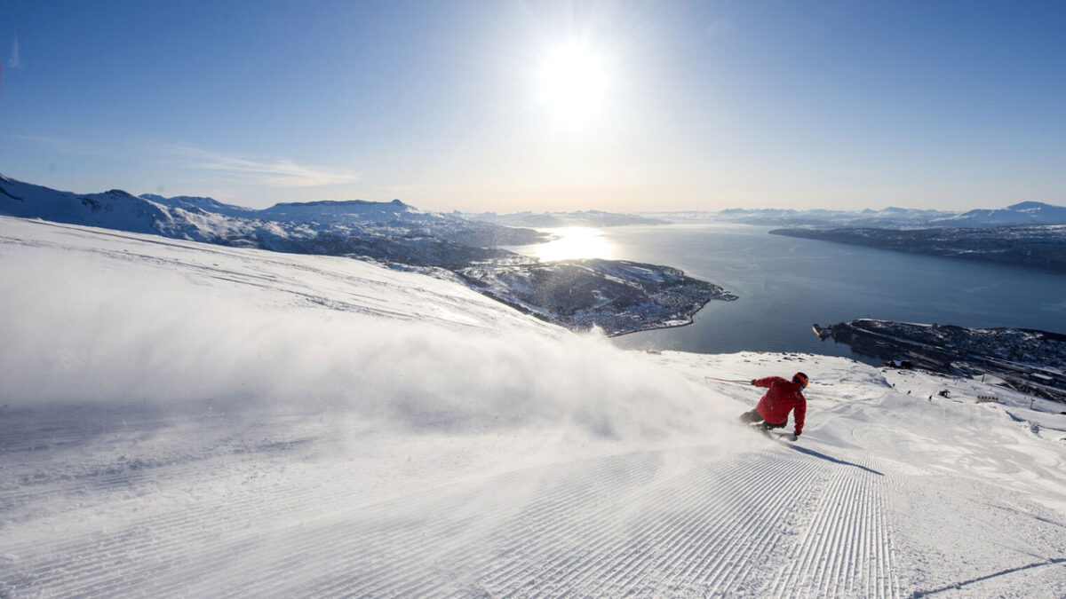 Skifahren in Narvik - ©Rune Dahl - VisitNarvik.com-Narvikfjellet.no