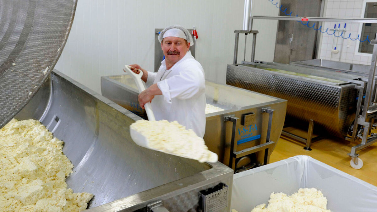 Bröseltopfen - Produktion - © Sonnenalm Milchhof