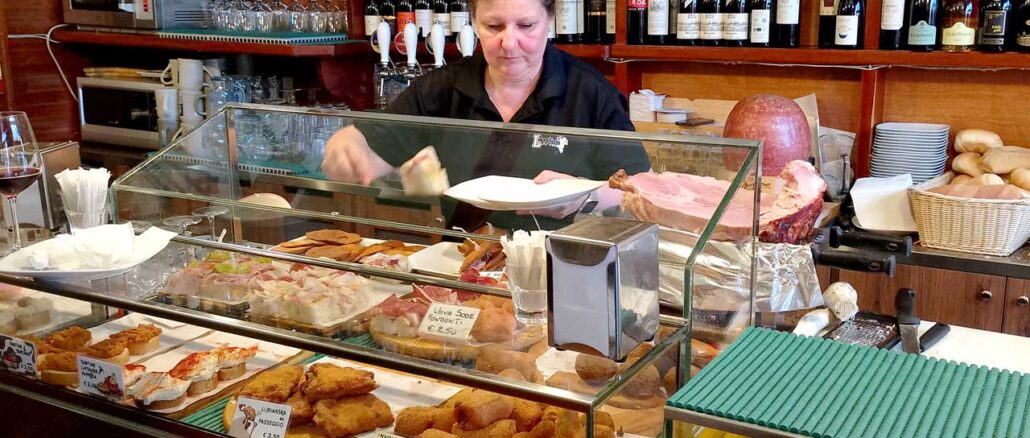 Anna und Cicchetti im Buffet L'Approdo - goodstuff AlpeAdria