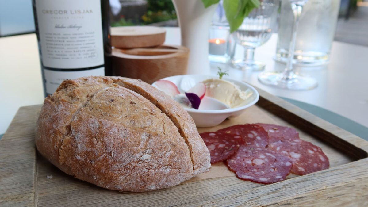 Im Garten - Gruß mit Rehsalami - goodstuff AlpeAdria